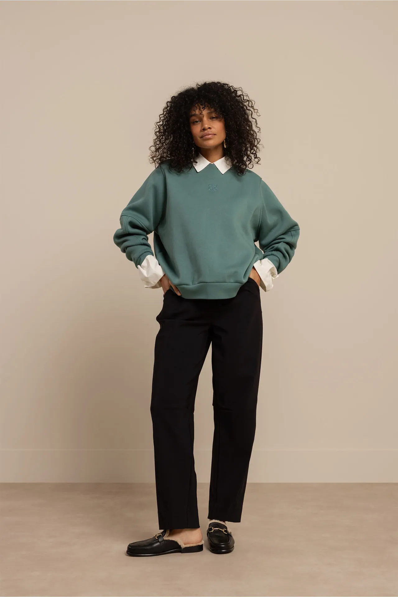Pleuni studio sweater - Dark sage green